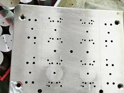 深孔钻如何维护好CNC数控机床的日常工作？
